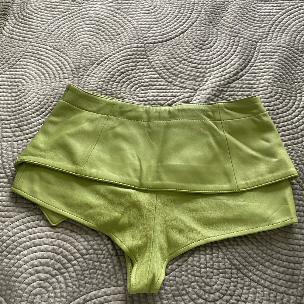 Jacquemus Green High-Waist Tailored Shorts - Picture 9 of 10